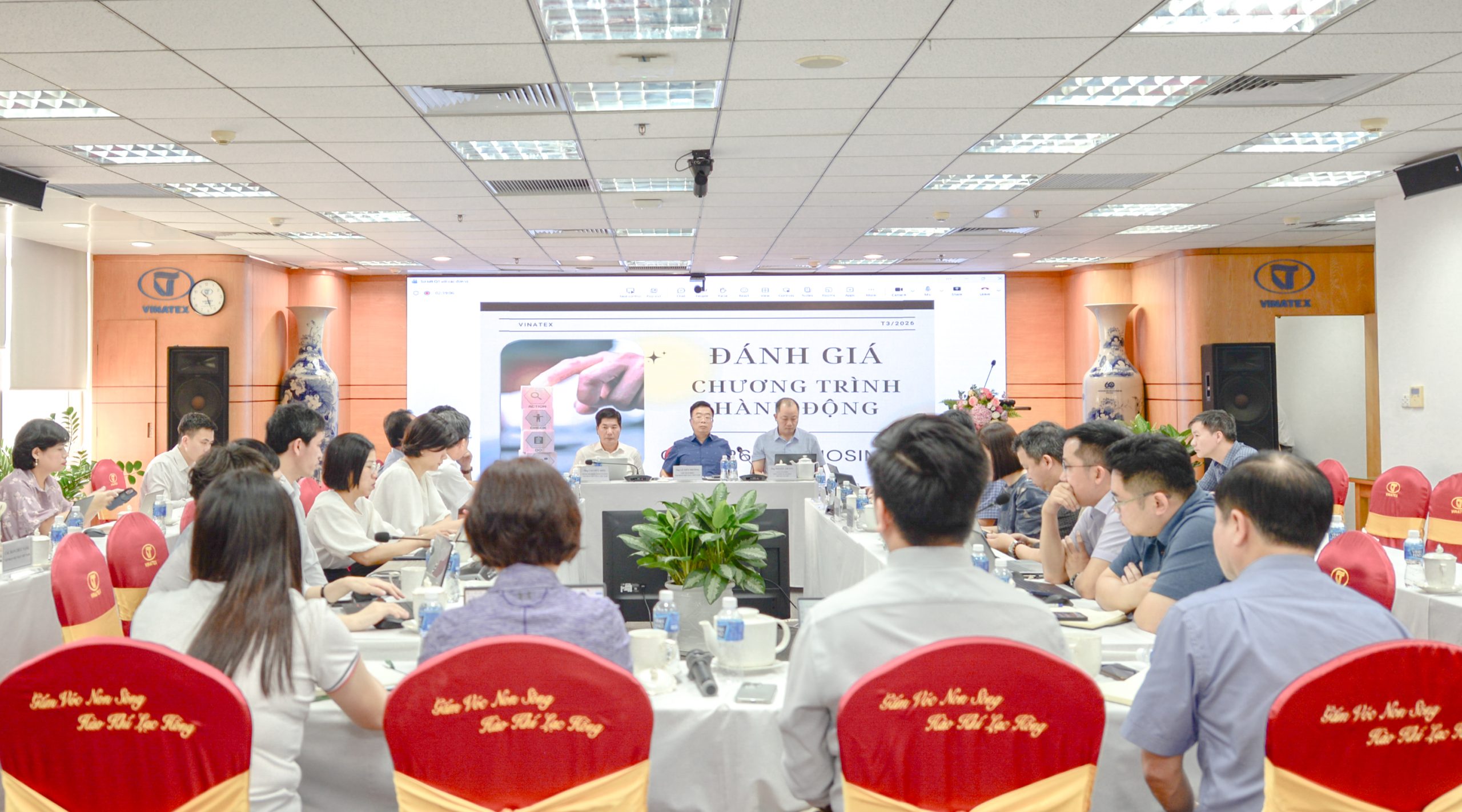 Lãnh đạo Tập đoàn Dệt May Việt Nam làm việc với Hanosimex về kết quả SXKD quý 1 và nhiệm vụ trọng tâm quý 2/2026 1 DSC 3387 scaled