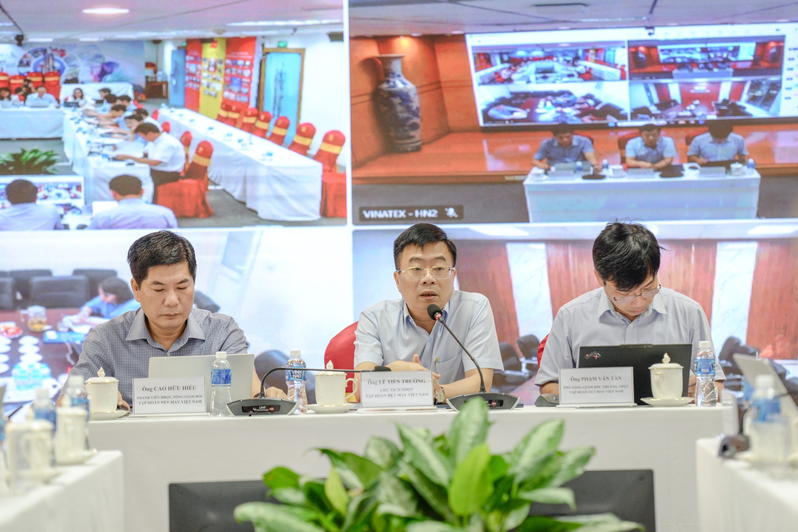 Lãnh đạo Tập đoàn Dệt May Việt Nam làm việc với Vinatex Phú Cường và Vinatex Nam Định về kết quả SXKD quý 1 và nhiệm vụ trọng tâm quý 2/2026 2 DSC 3449 scaled