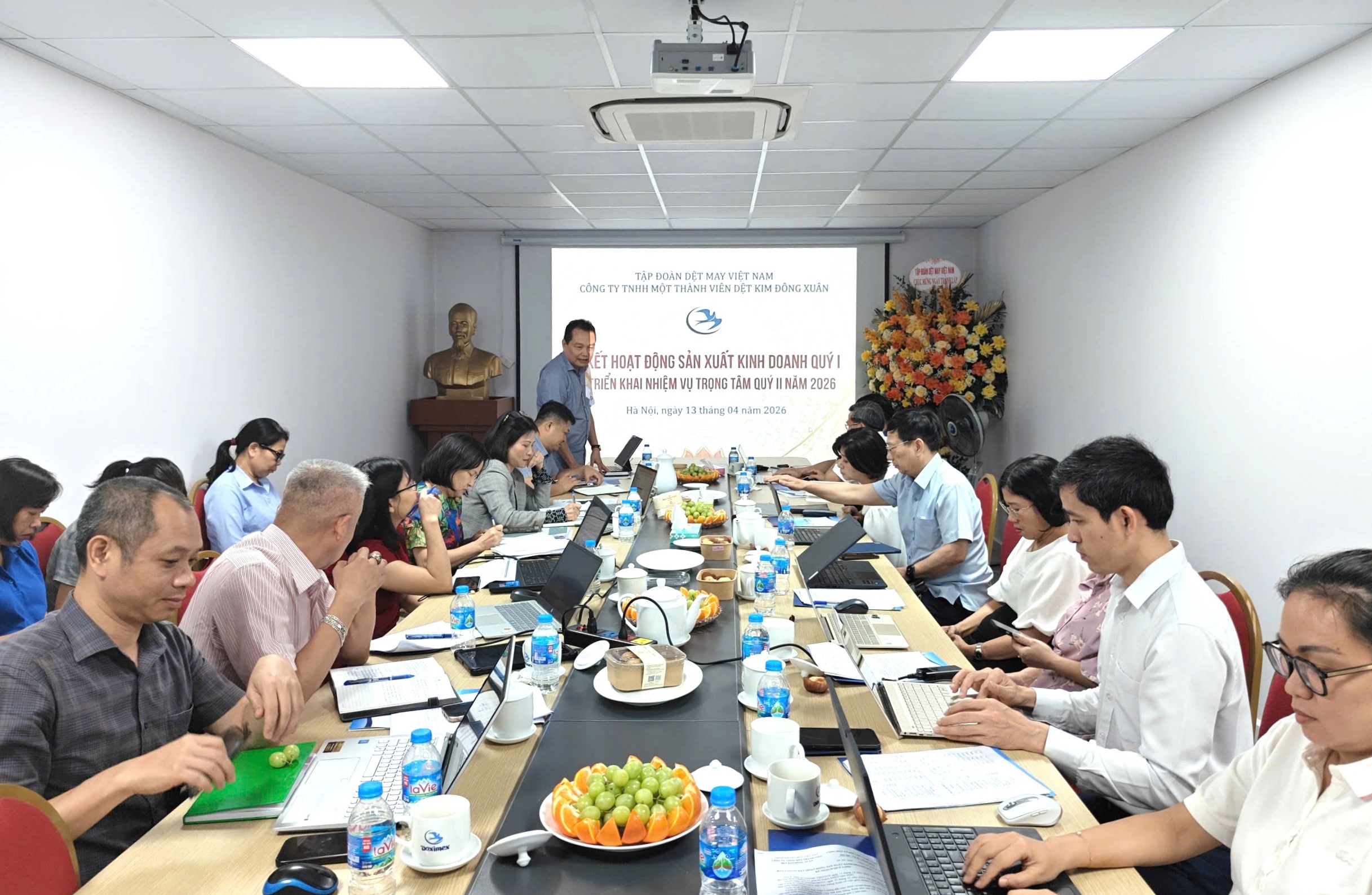 Lãnh đạo Tập đoàn Dệt May Việt Nam làm việc với Dệt kim Đông Xuân về kết quả SXKD quý 1 và nhiệm vụ trọng tâm quý 2/2026 1 Dx 1 1