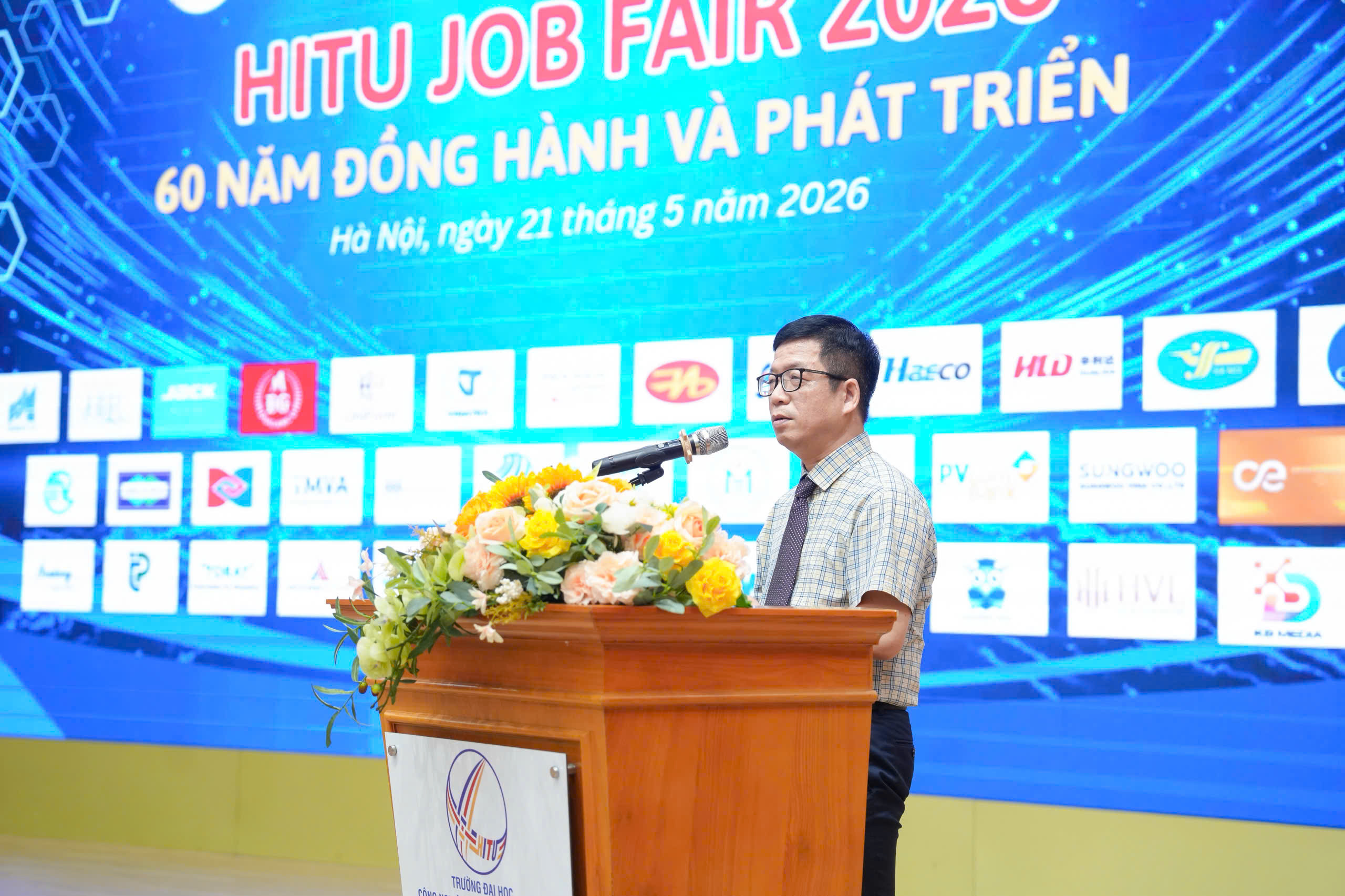 Vinatex mang nhiều cơ hội việc làm tới sinh viên HITU 3 z7850274341032 ee83588436916723d604b925fbef0600