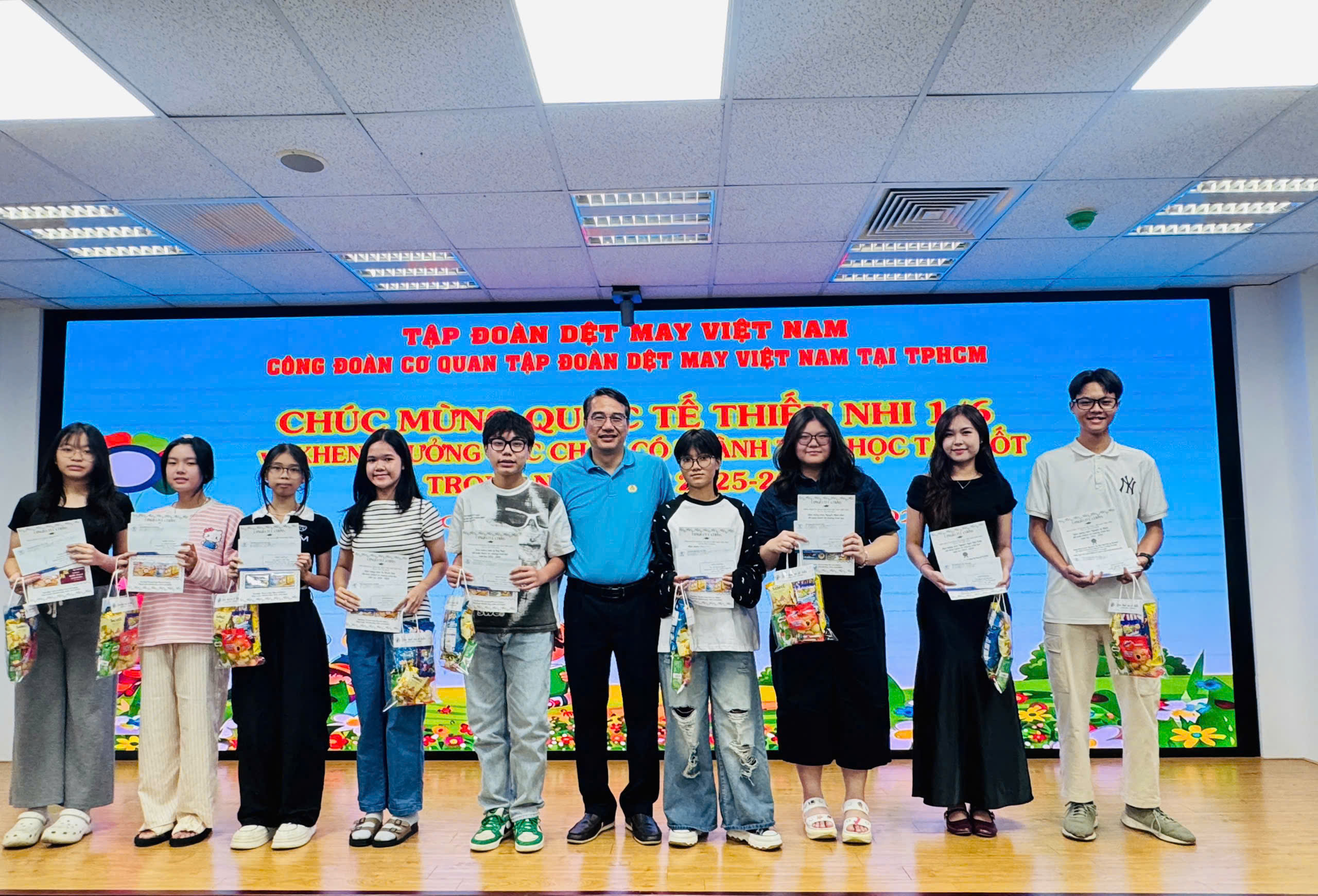 Vinatex tuyên dương con CBNV đạt thành tích cao trong năm học 2025 – 2026