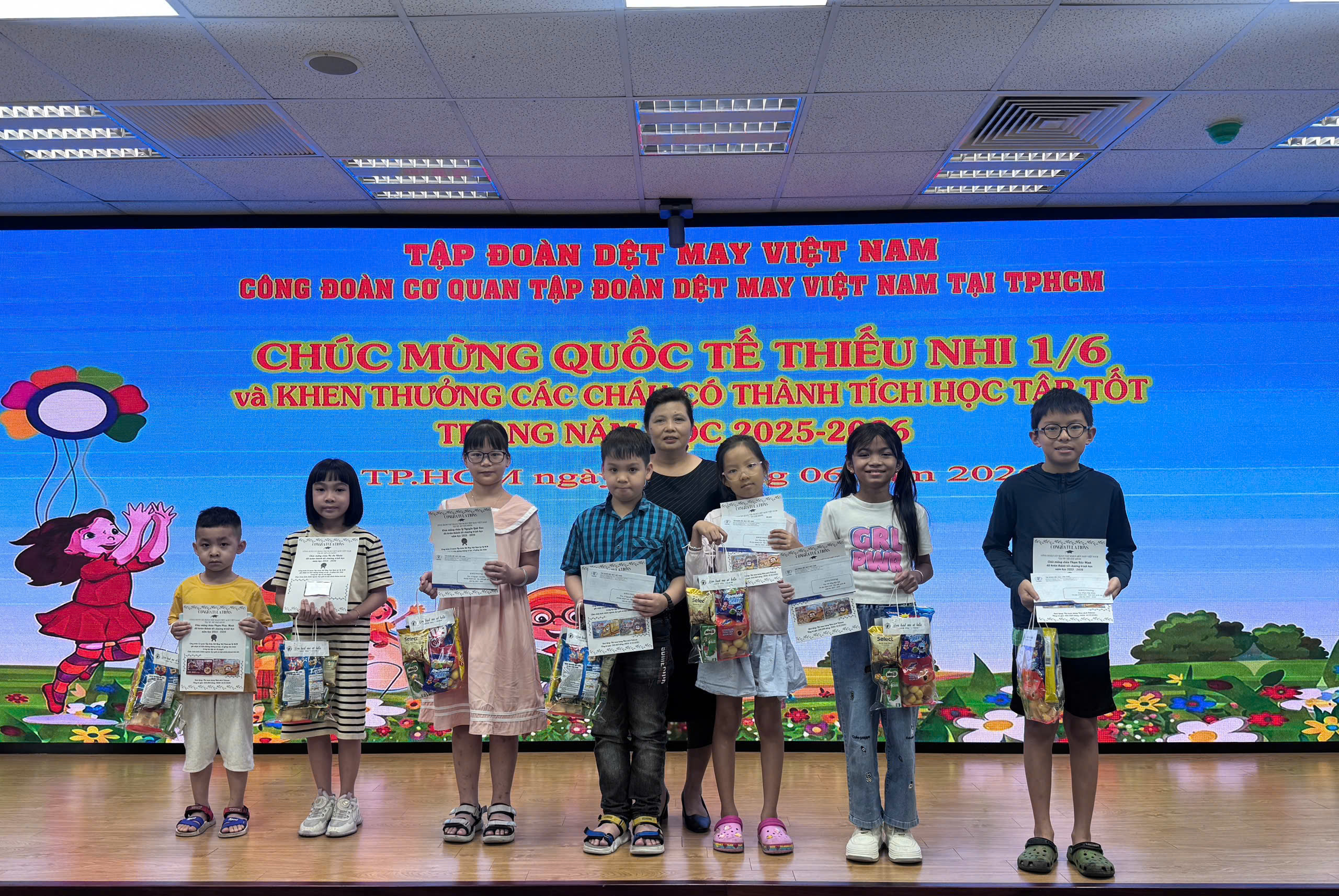 Vinatex tuyên dương con CBNV đạt thành tích cao trong năm học 2025 – 2026 2 2 1