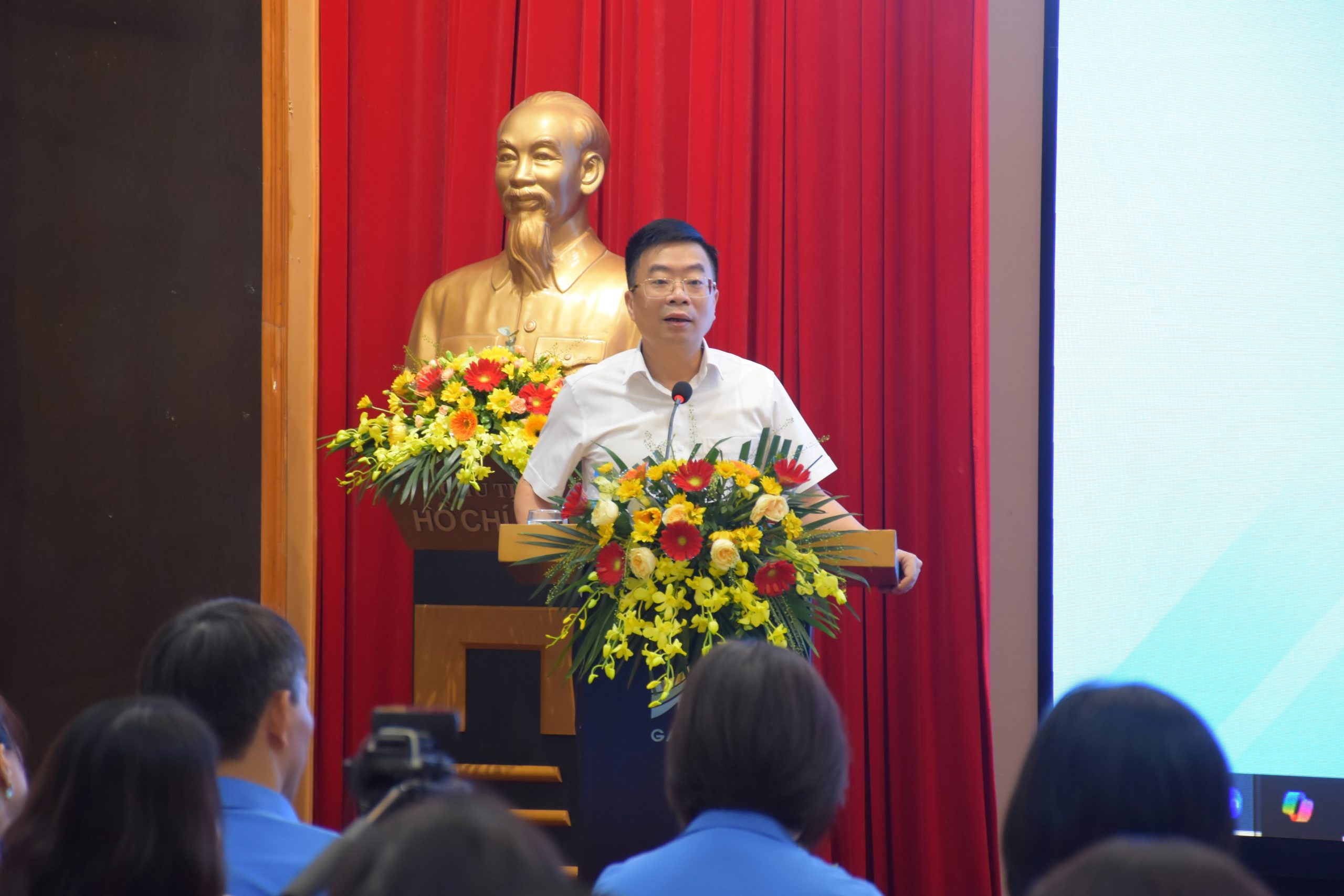 Công đoàn Dệt May Việt Nam hưởng ứng phong trào thi đua của Tổng Liên đoàn và phát động Hội thi Thợ giỏi cấp ngành lần thứ VII 2 2aOboQc0Lu5qPYGHhRb3cUxt7cEm5osAMEUAw1cu scaled