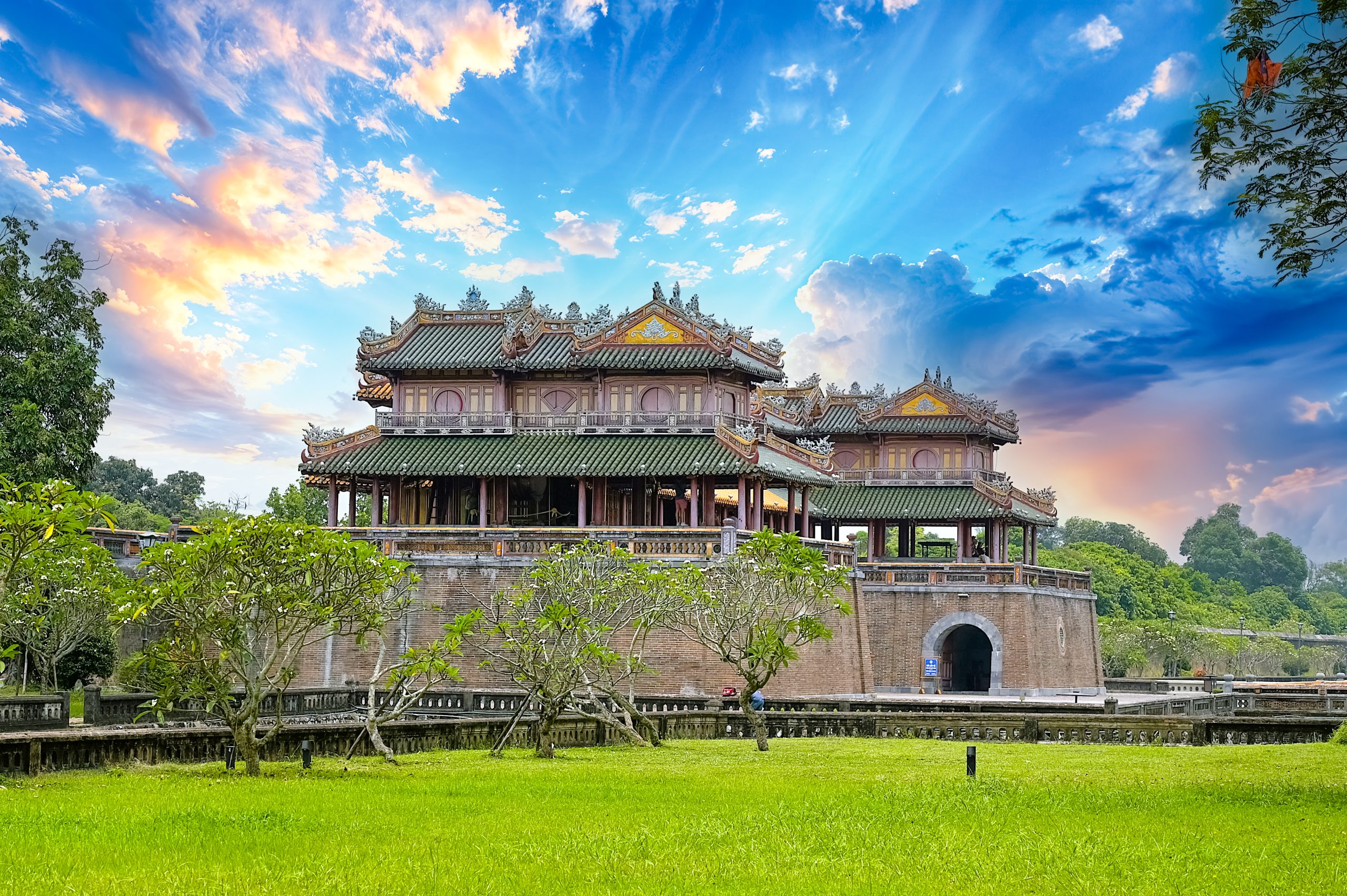 Vinh hoa trên trang phục Hoàng đế, Thái tử, Hoàng tử triều Nguyễn