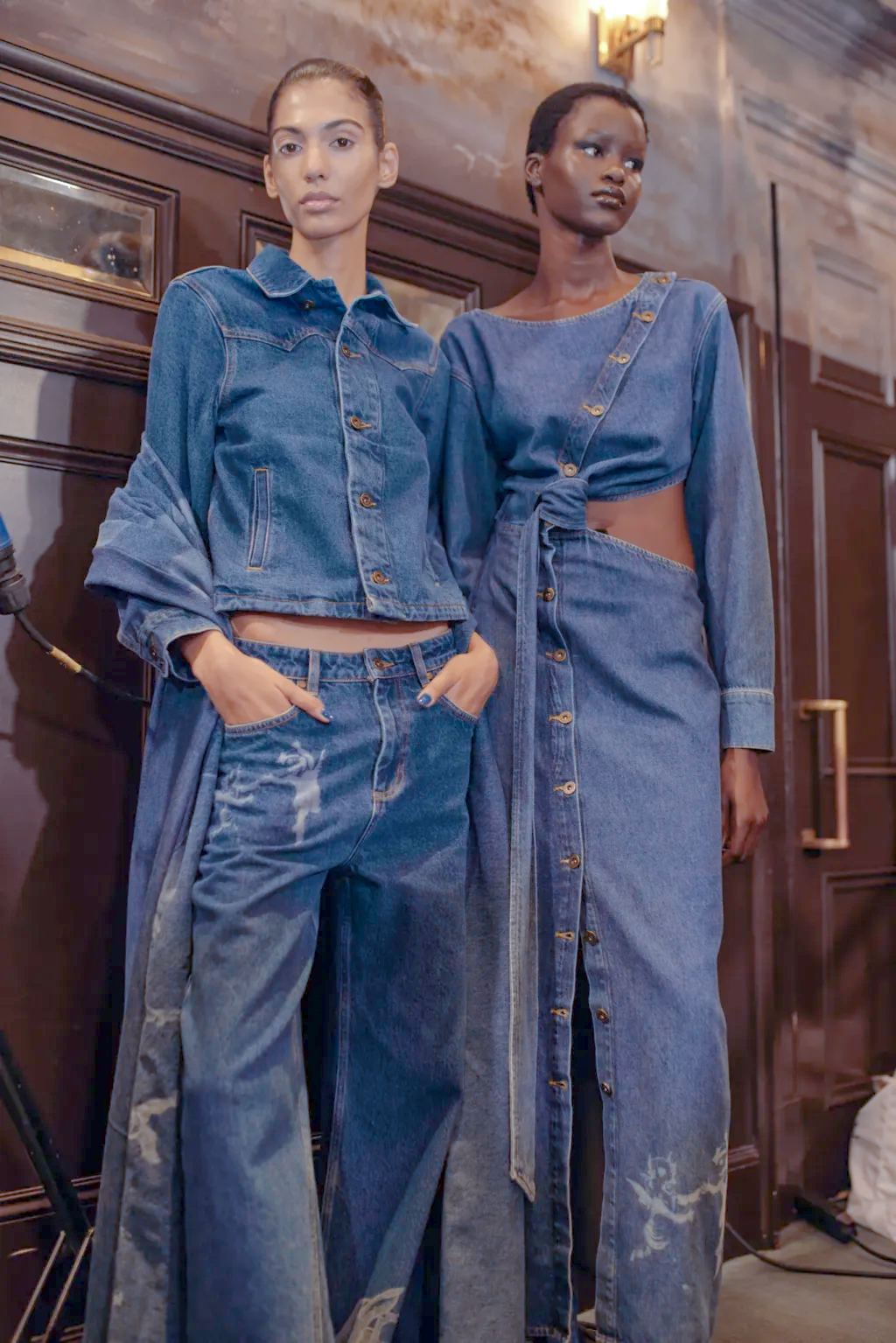Xu hướng váy denim cho mùa xuân hè 2026 2 backstage at ahluwalia ss26 rtw lfw fgv 007
