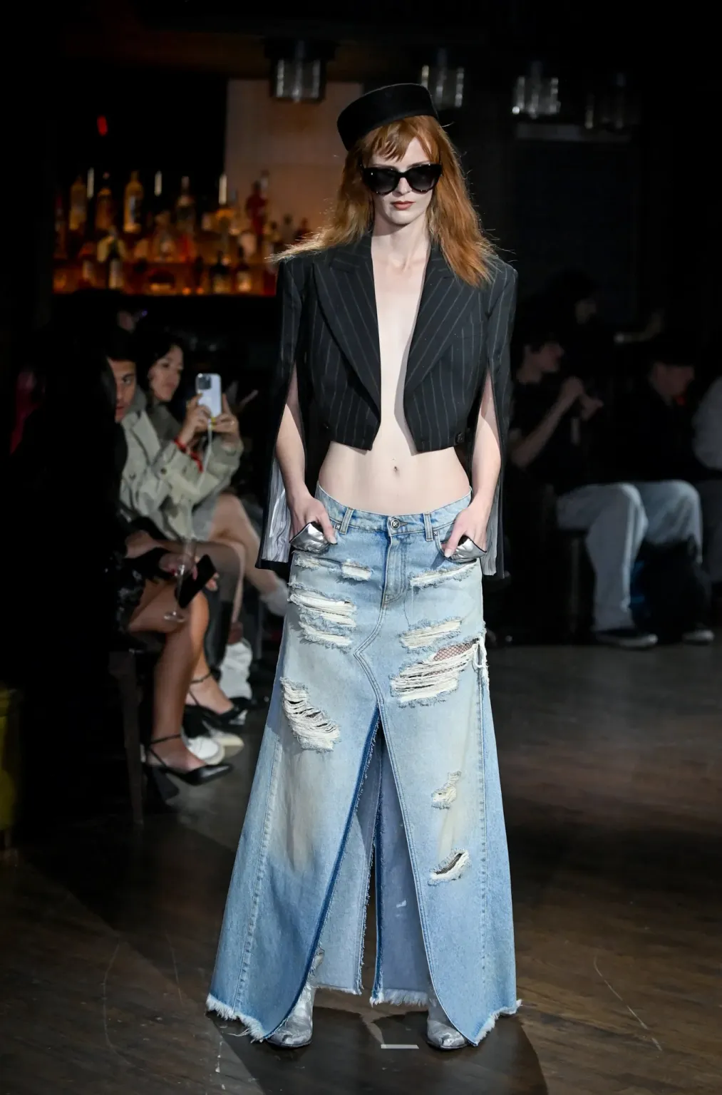 Xu hướng váy denim cho mùa xuân hè 2026 5 john richmond spring 26 rtw r ctsy 0029