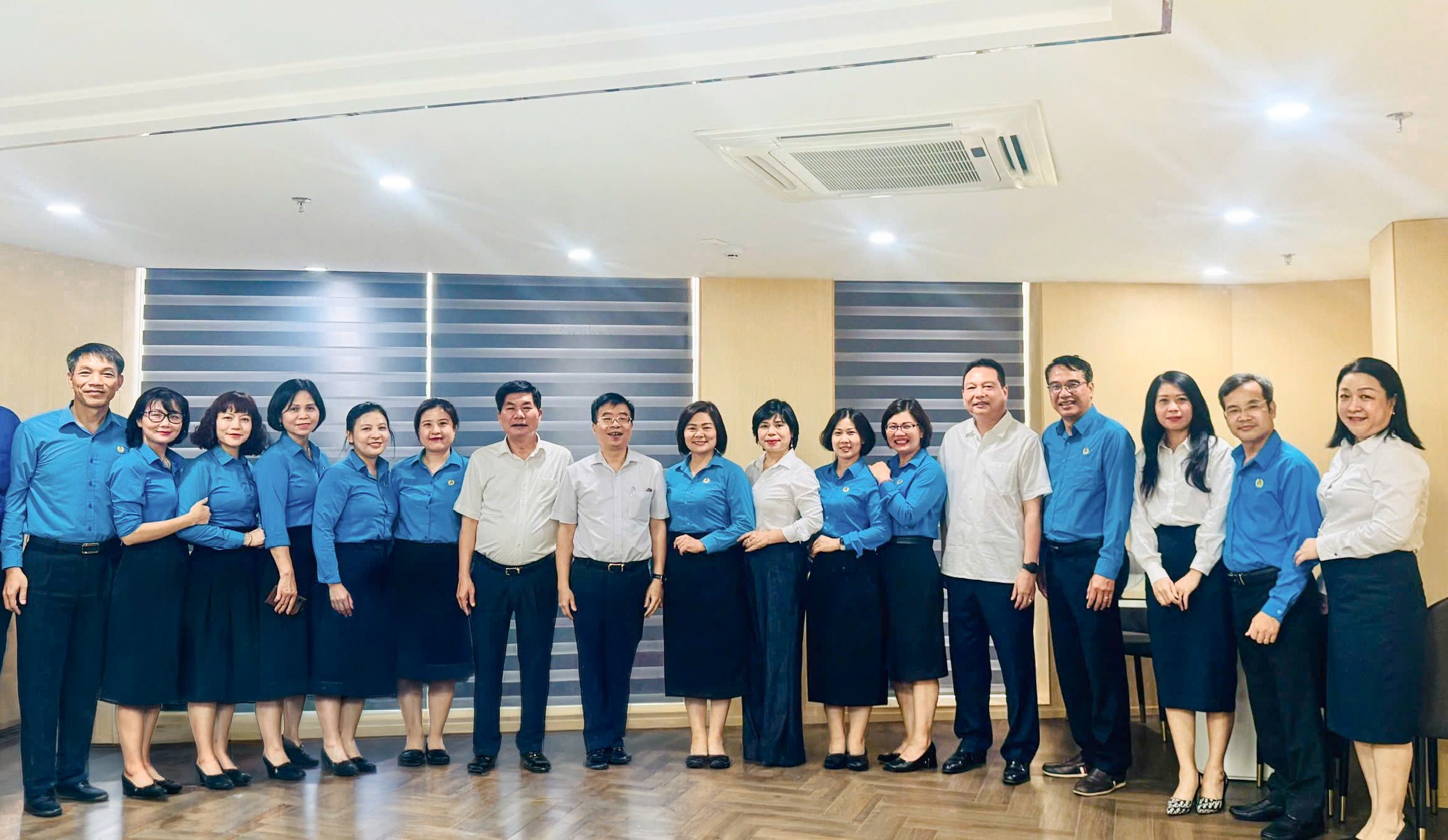 Lãnh đạo Tập đoàn Dệt May Việt Nam gặp mặt Đoàn đại biểu Công đoàn Dệt May Việt Nam tham dự Đại hội Công đoàn Việt Nam lần thứ XIV