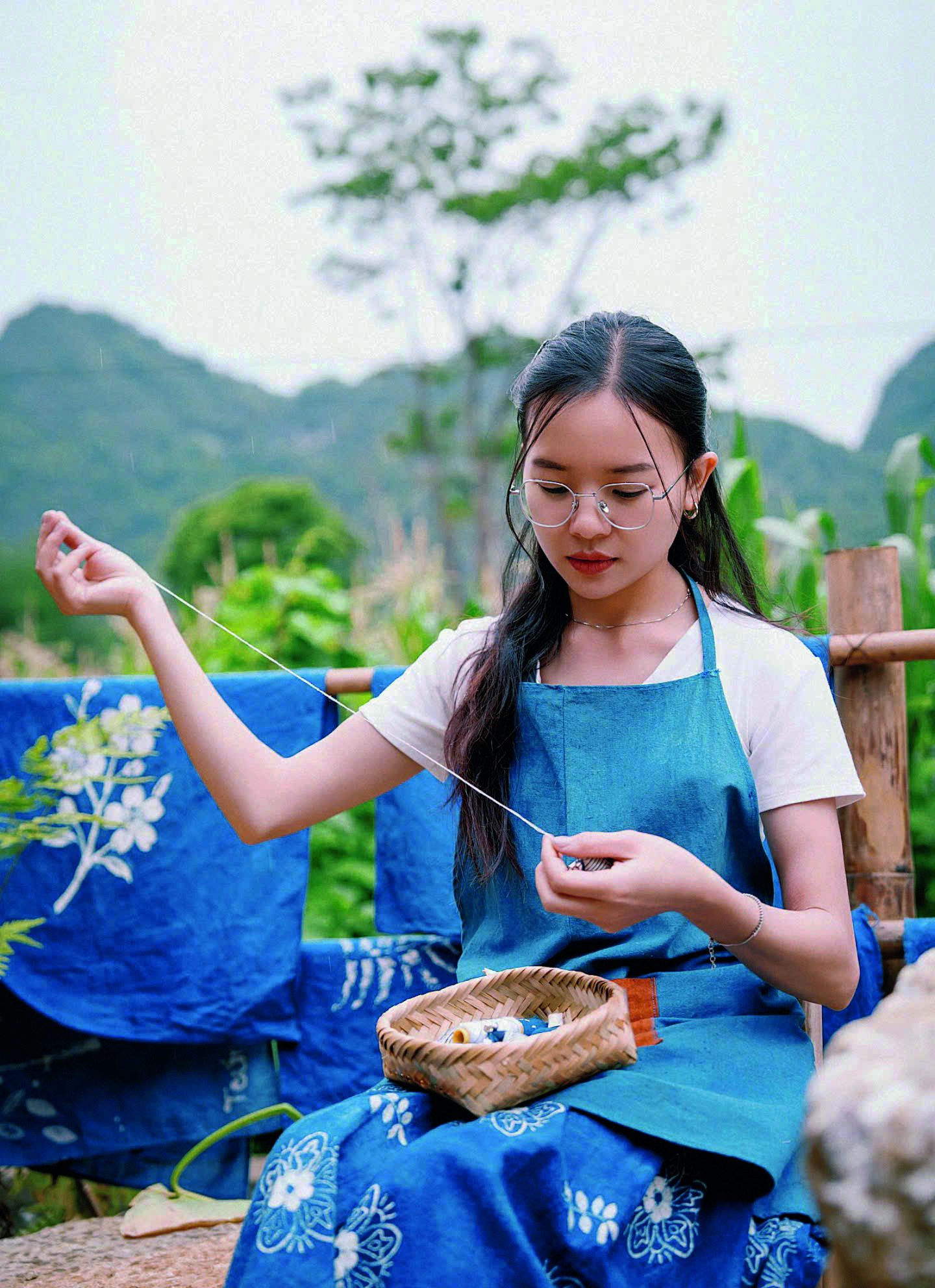 Viết tiếp màu chàm Nùng An 1 2aOboQh7uw7ROZ9Pkp5iqJ2RS2Q2iDH4B2SmDLu4 e1785220746200