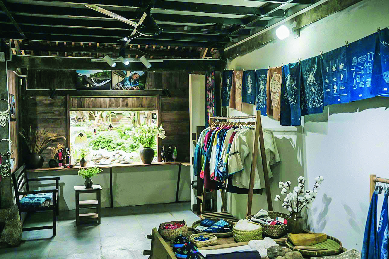 Viết tiếp màu chàm Nùng An 4