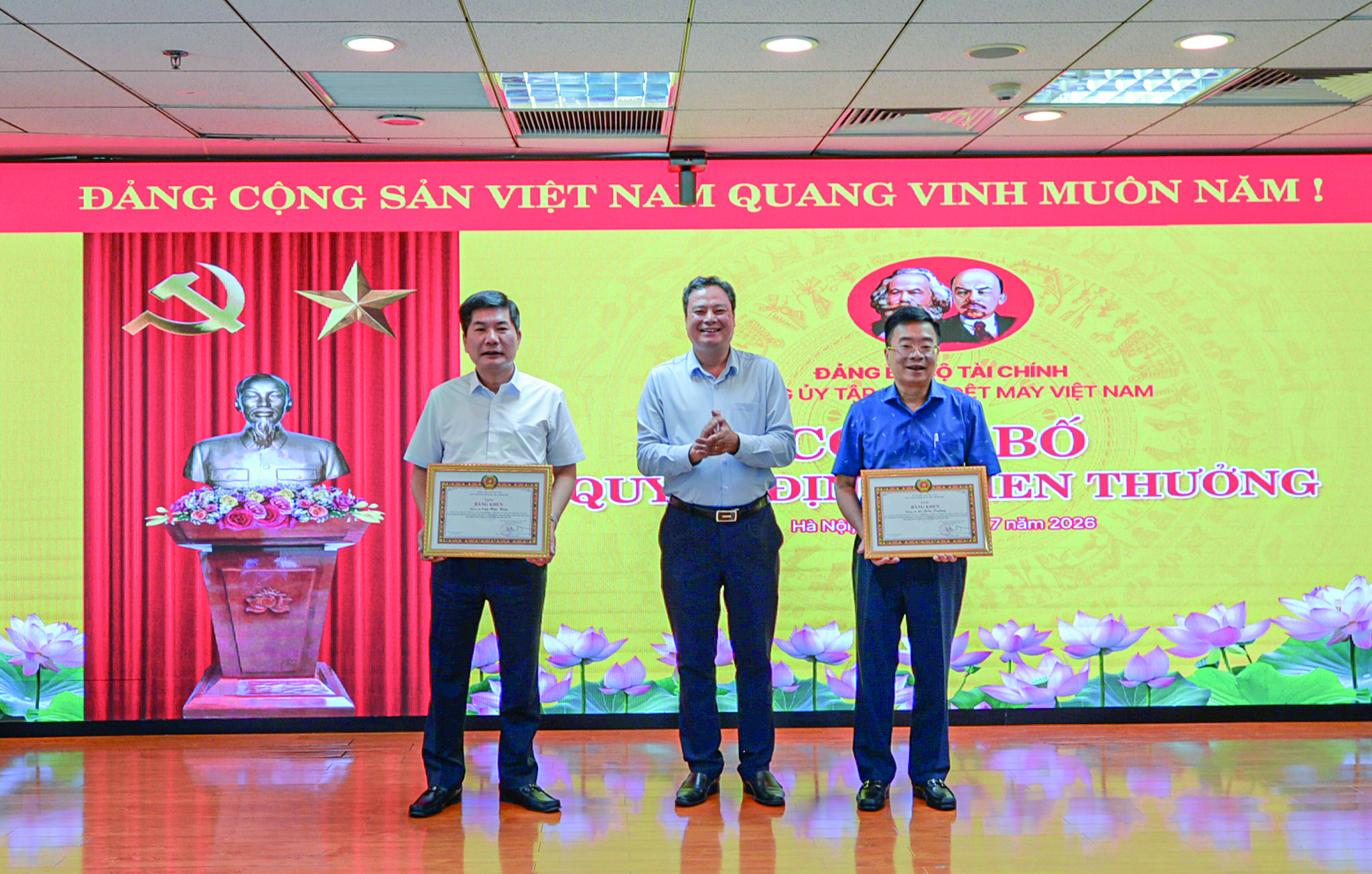 Vinatex Party Committee upholds its leadership role amid the restructuring of its operating model 2 DSC 3911 1