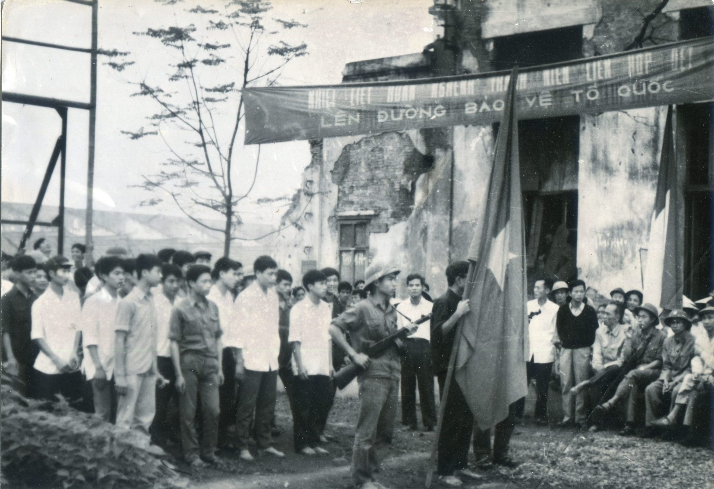 Chuyện về những “Anh hùng dệt may” thời kháng chiến 5 nam thanh nien nha may Det len duong nhap ngu bao ve To quoc scaled e1784791337607