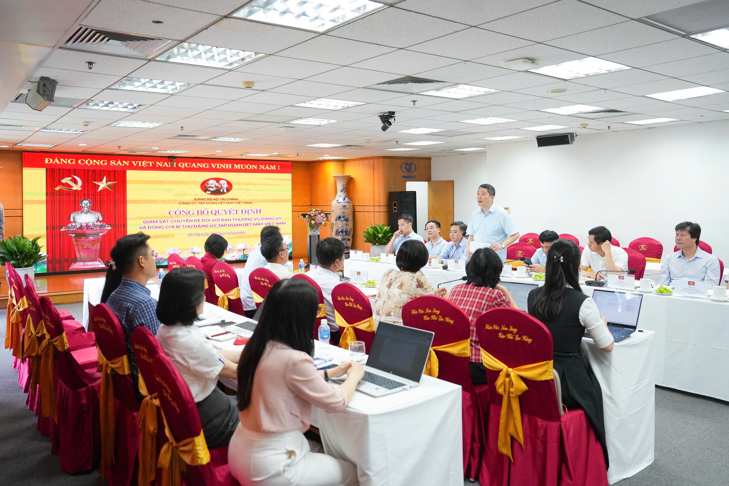 Đảng ủy Bộ Tài chính công bố Quyết định giám sát chuyên đề đối với Ban Thường vụ Đảng ủy và đồng chí Bí thư Đảng ủy Tập đoàn Dệt May Việt Nam năm 2026