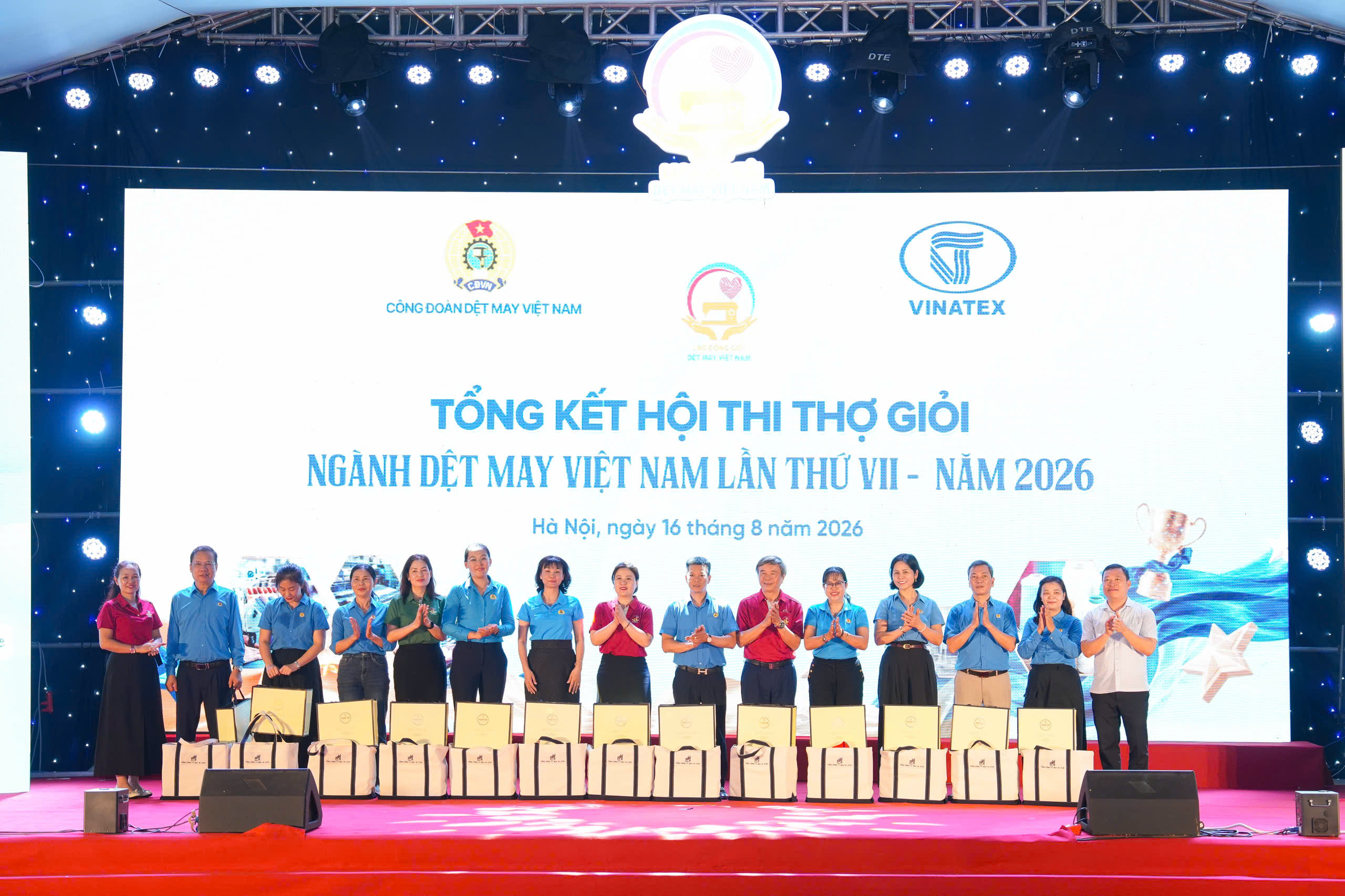 Lộ diện 3 chủ nhân “Bàn tay vàng” lĩnh vực May Dệt thoi lần thứ VII, năm 2026 18 be mac hoi thi tho gioi 11