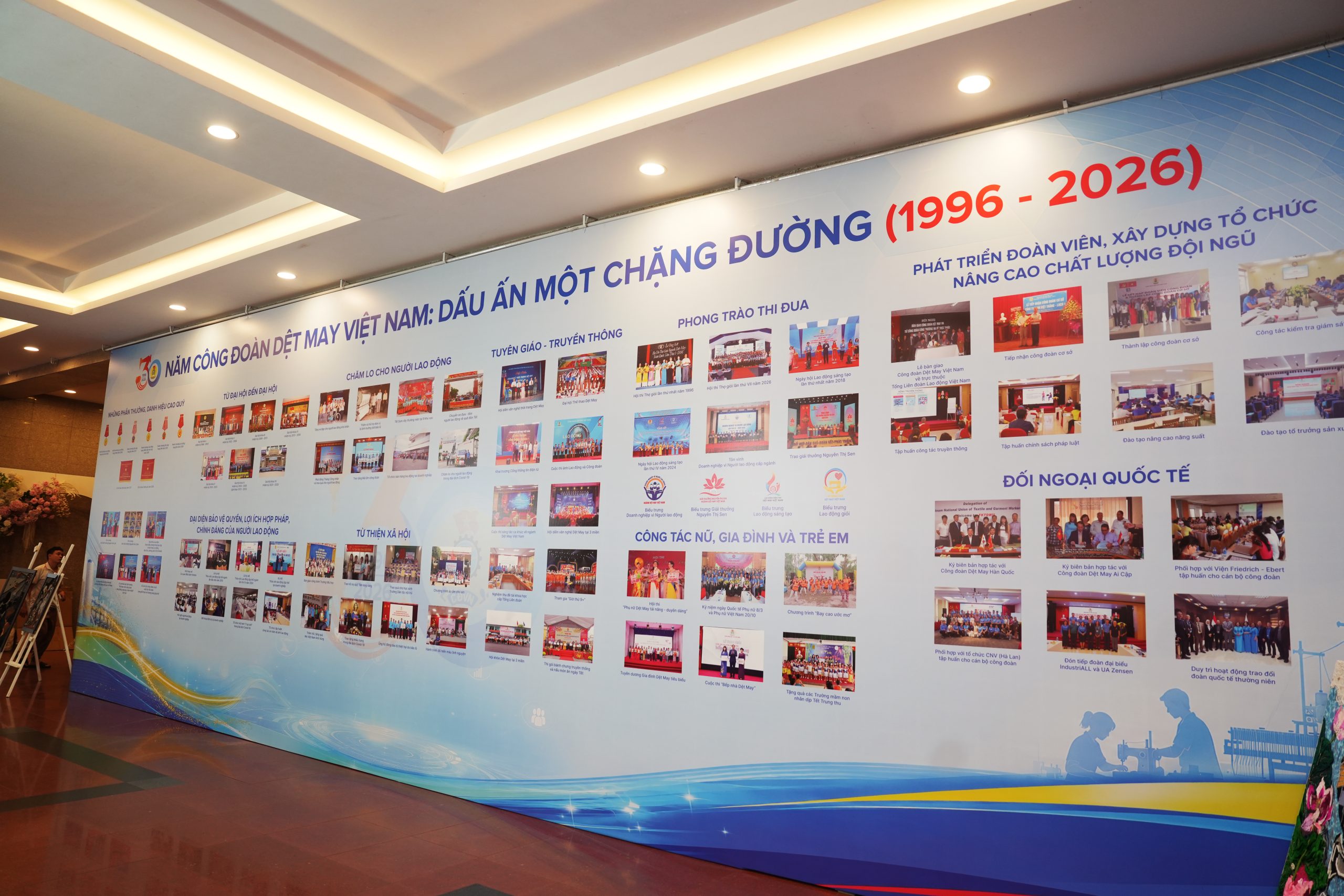 Triển lãm sản phẩm chào mừng 30 năm thành lập Công đoàn Dệt May Việt Nam 11 10 Tuong anh scaled