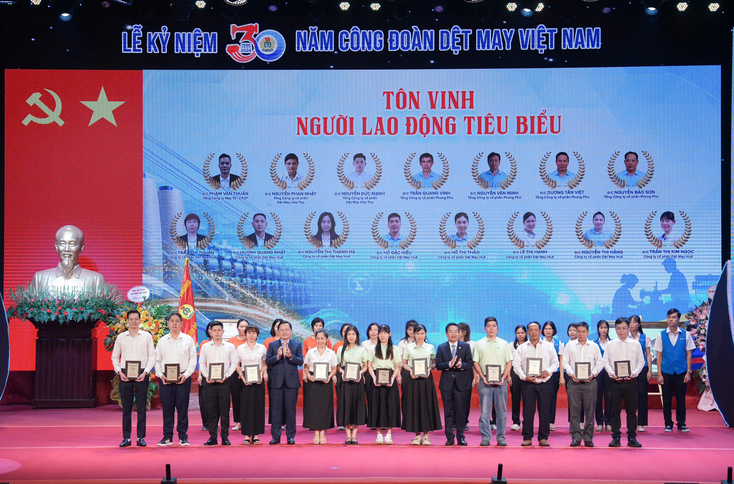 30 nam cong doan det may 13