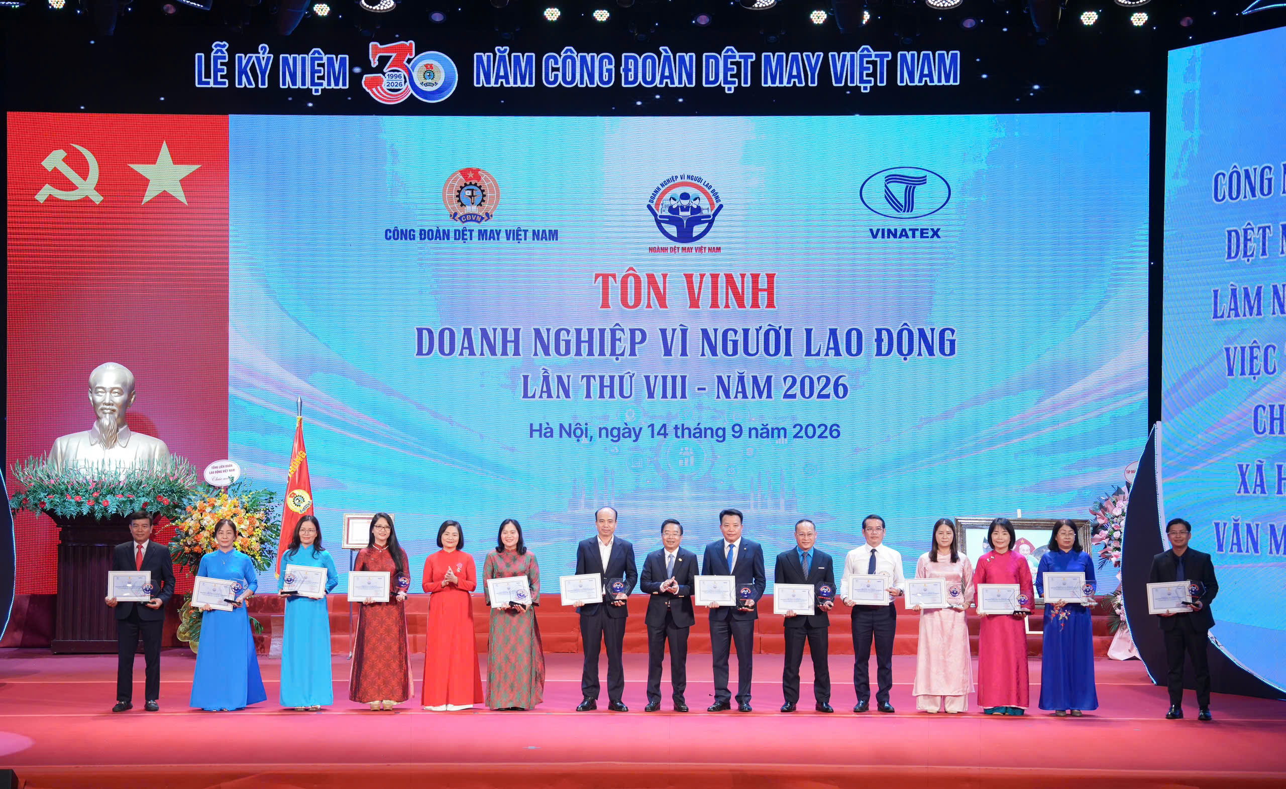 30 nam cong doan det may 15
