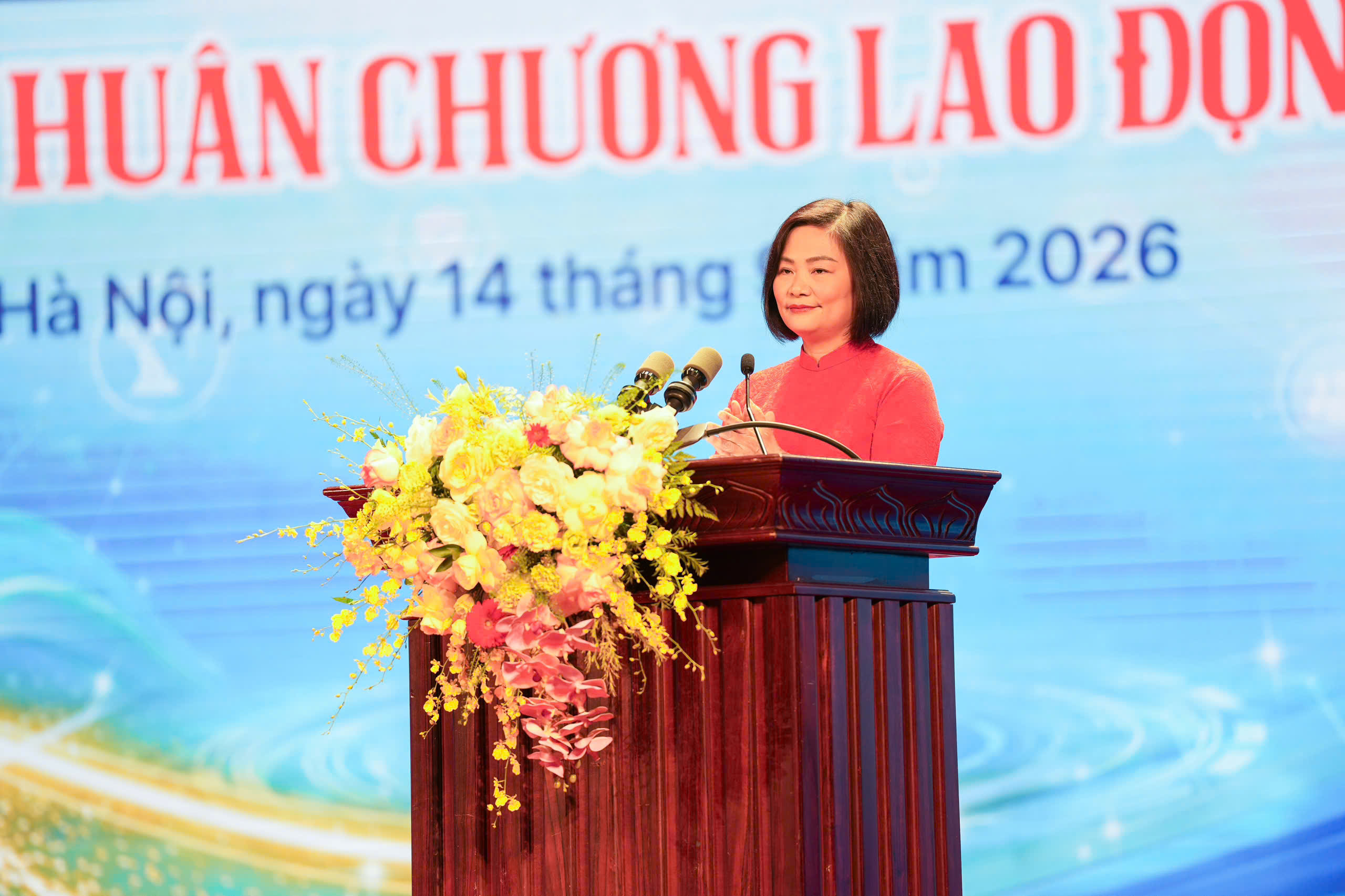30 nam cong doan det may 18