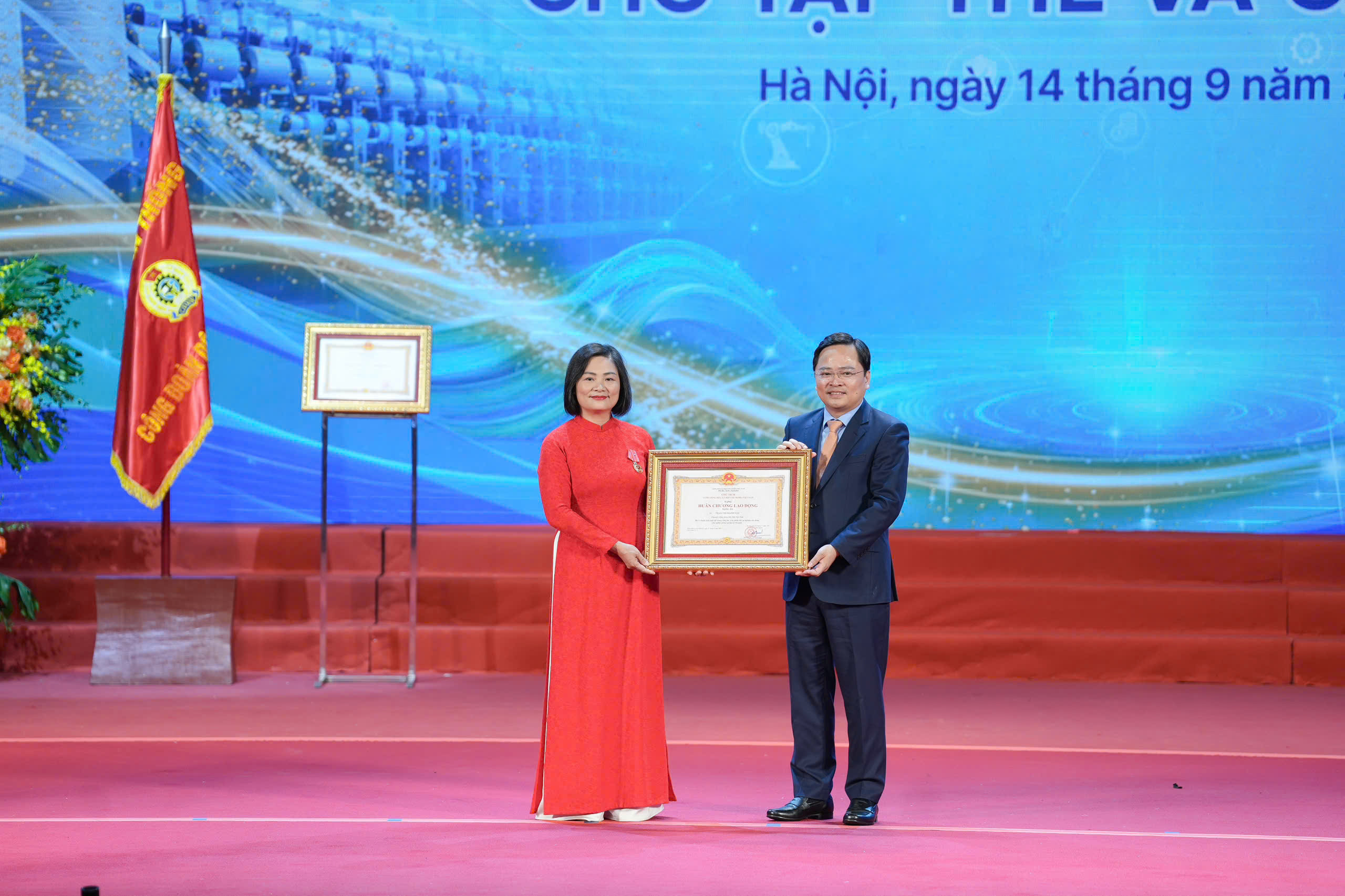 30 nam cong doan det may 5