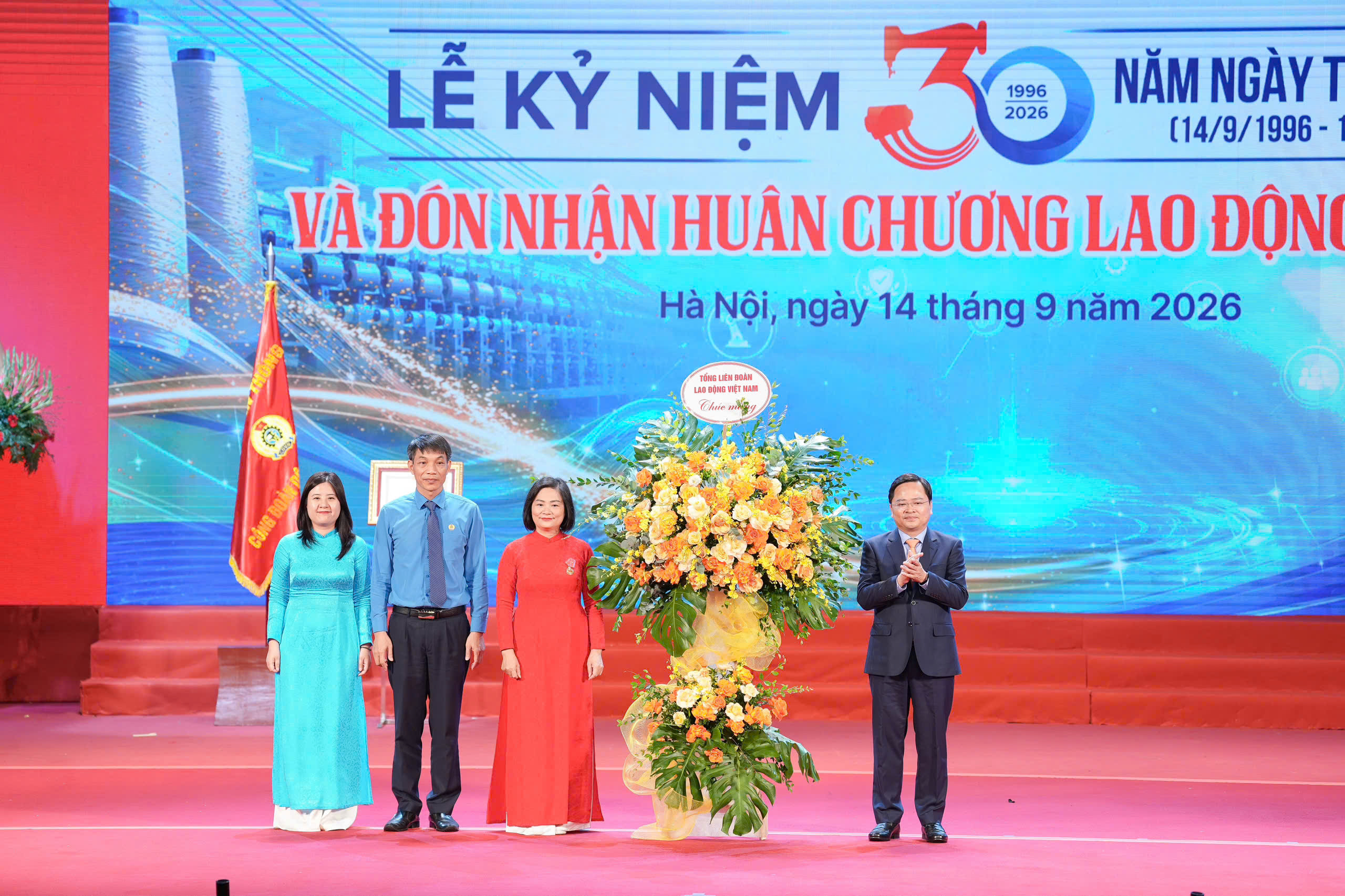30 nam cong doan det may 6