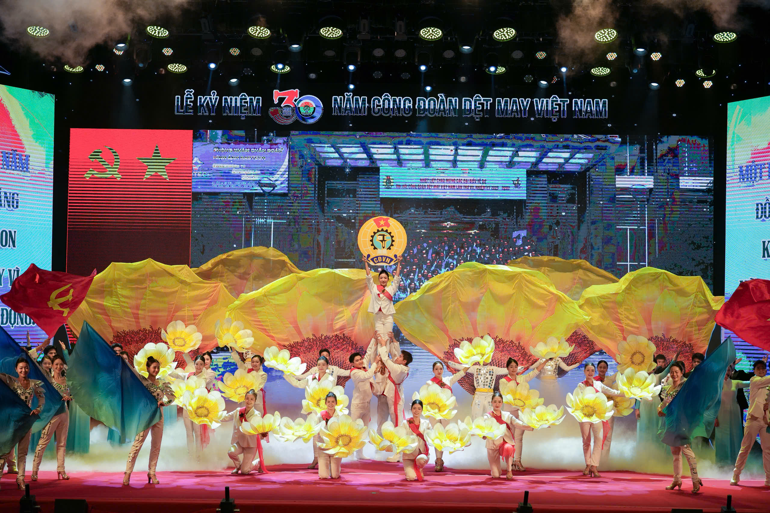30 nam cong doan det may 7