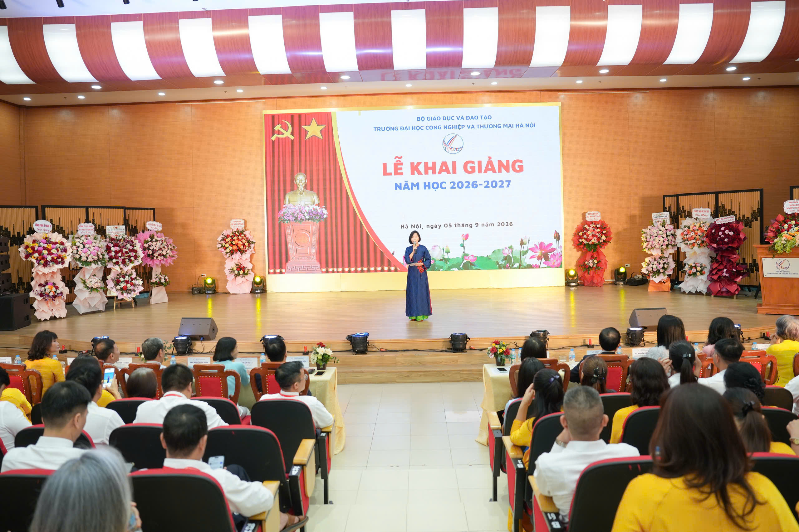 Hơn 6.000 sinh viên HITU bước vào năm học 2026-2027 1 khai giang hitu 1