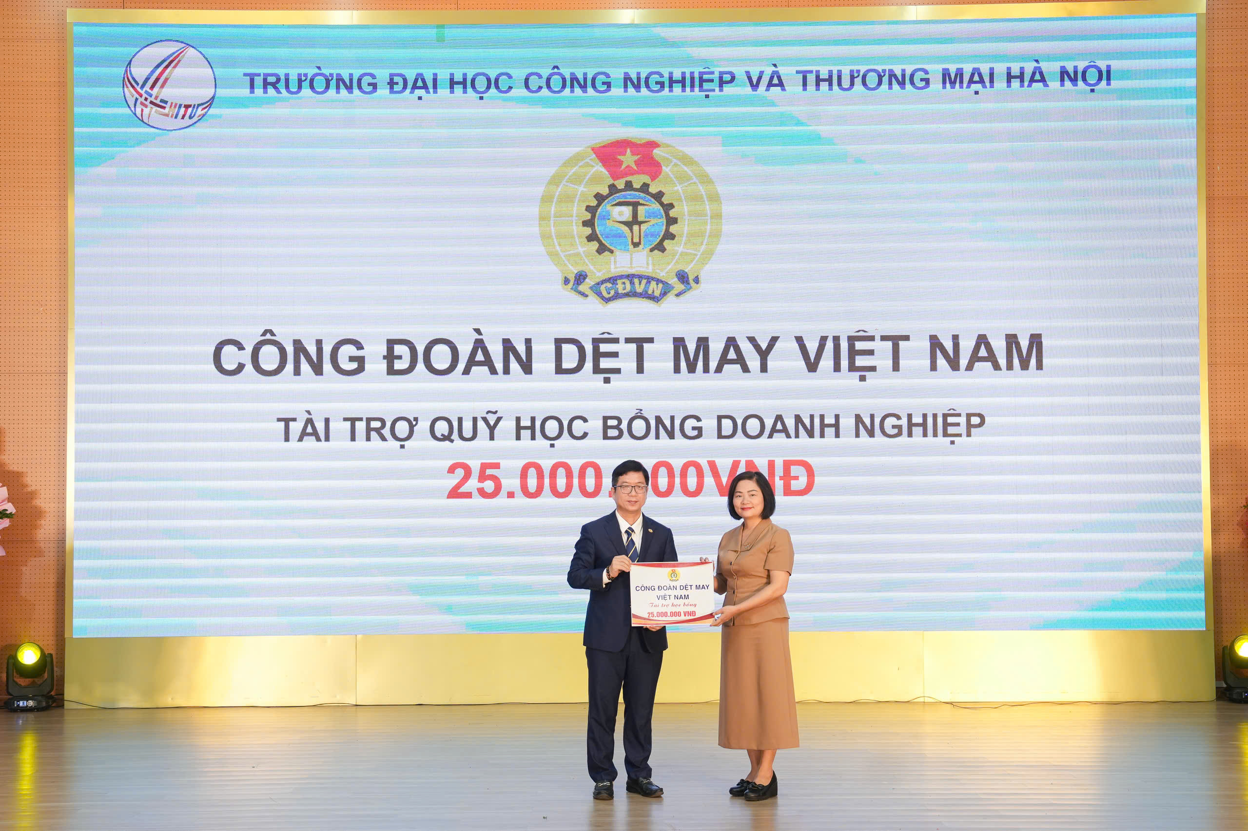 Hơn 6.000 sinh viên HITU bước vào năm học 2026-2027 11 khai giang hitu 12