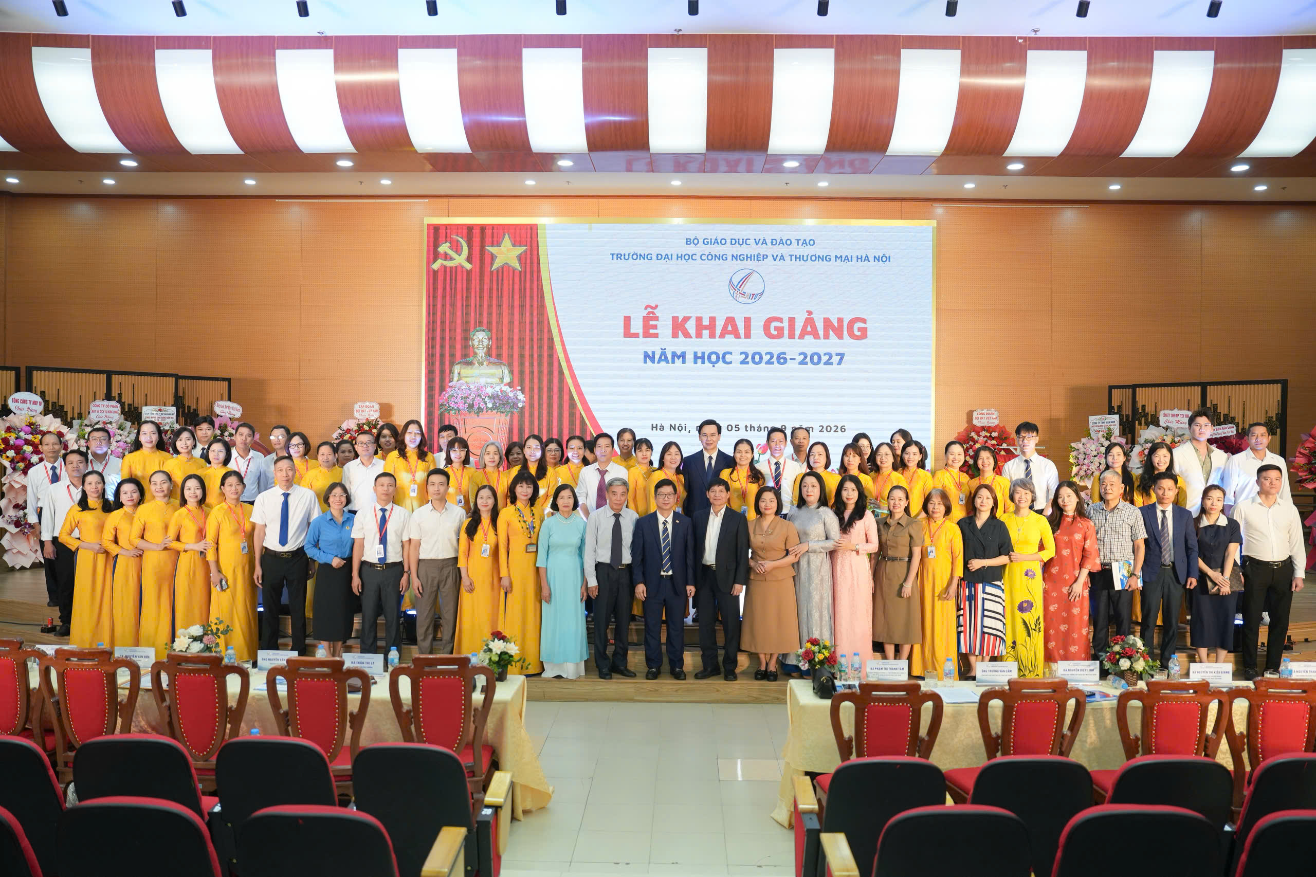 Hơn 6.000 sinh viên HITU bước vào năm học 2026-2027 14 khai giang hitu 13