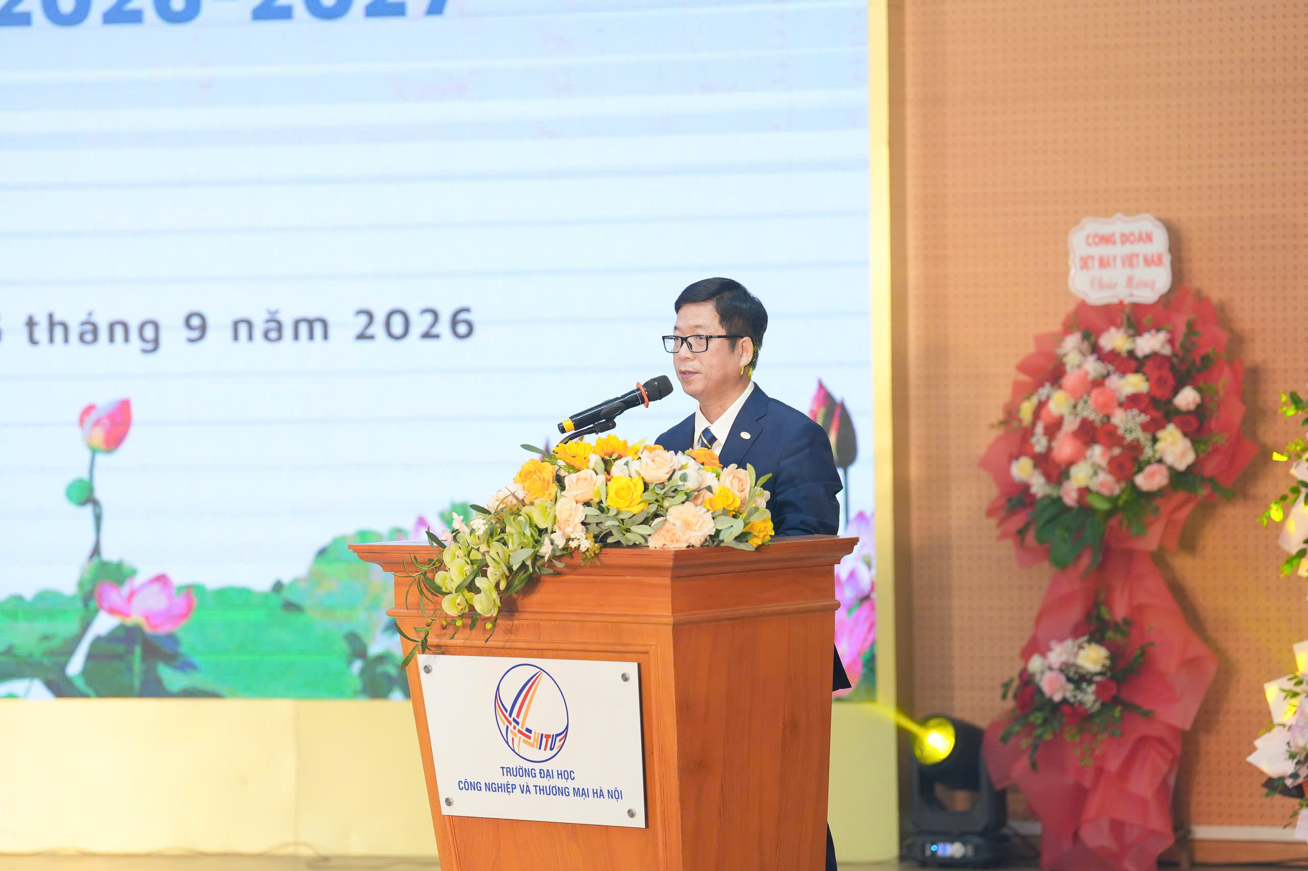 Hơn 6.000 sinh viên HITU bước vào năm học 2026-2027 4 khai giang hitu 3