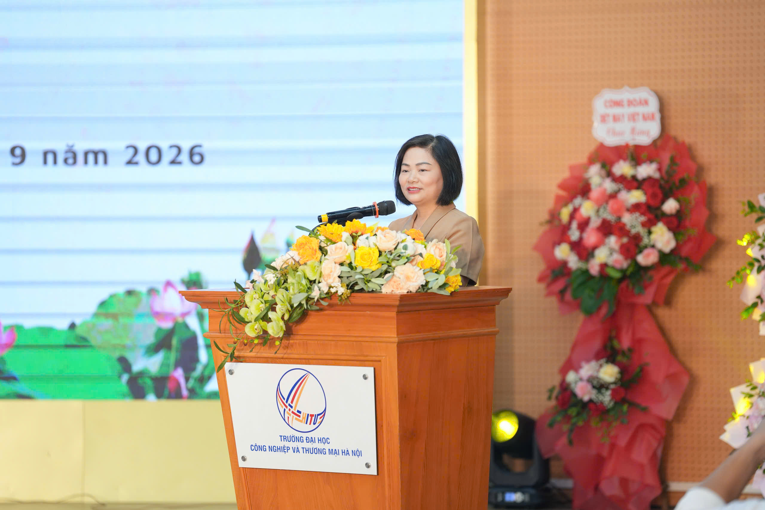 Hơn 6.000 sinh viên HITU bước vào năm học 2026-2027 5 khai giang hitu 4