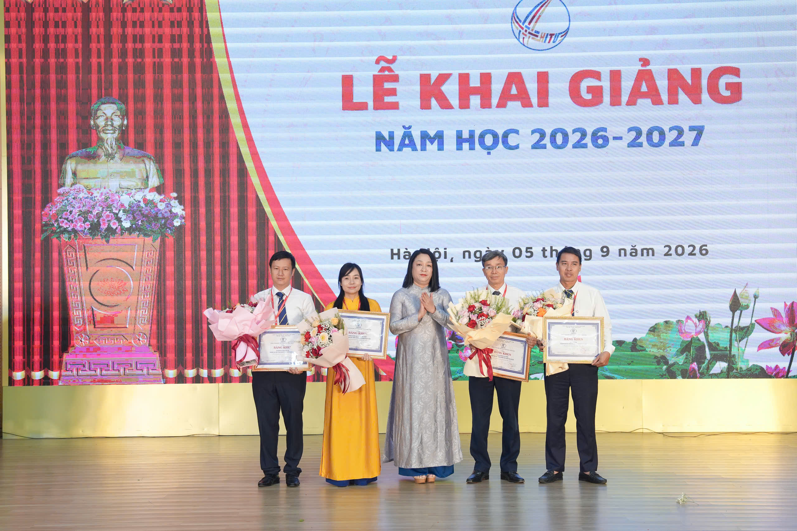 Hơn 6.000 sinh viên HITU bước vào năm học 2026-2027 8 khai giang hitu 7