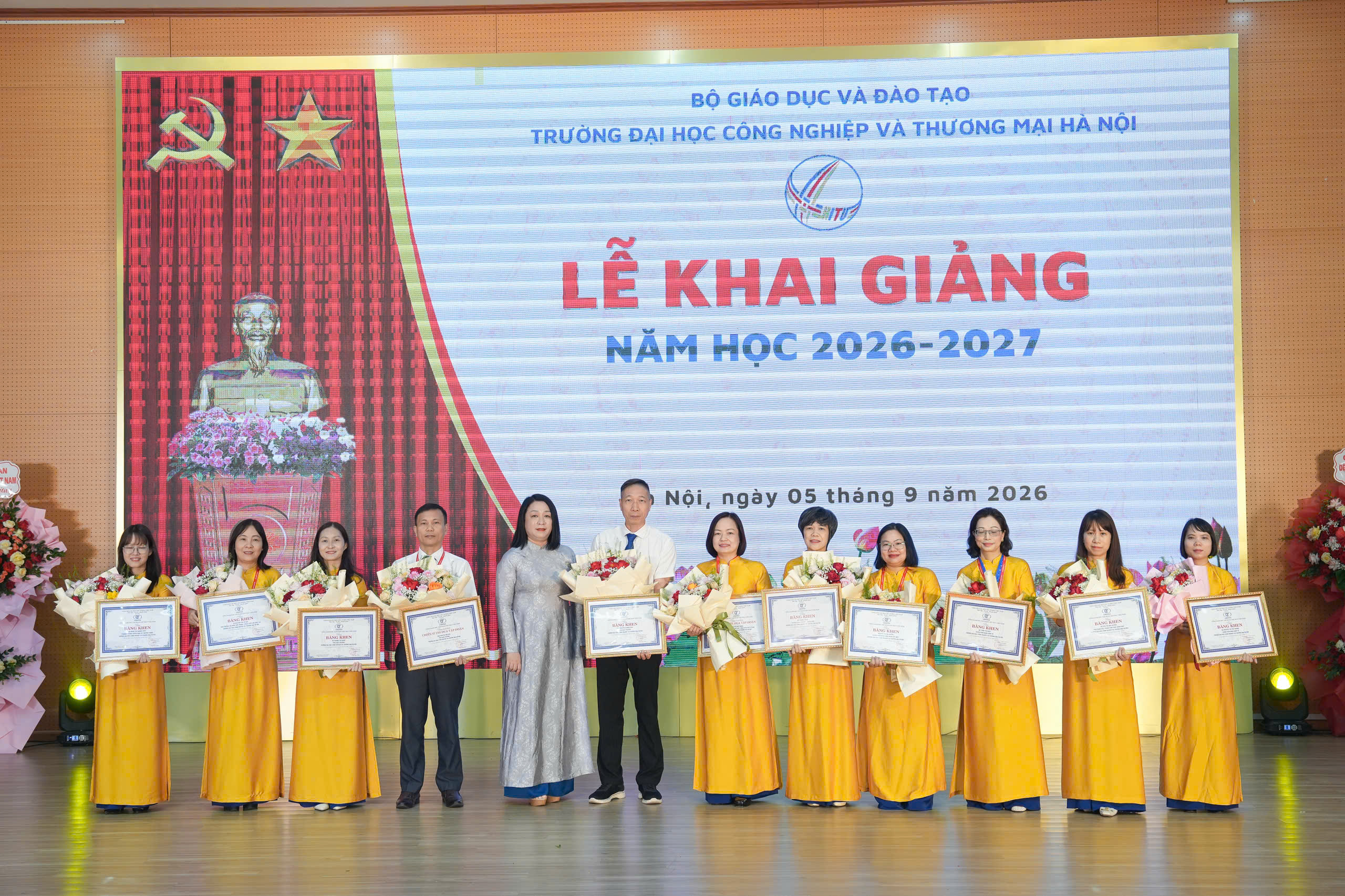 Hơn 6.000 sinh viên HITU bước vào năm học 2026-2027 9 khai giang hitu 8