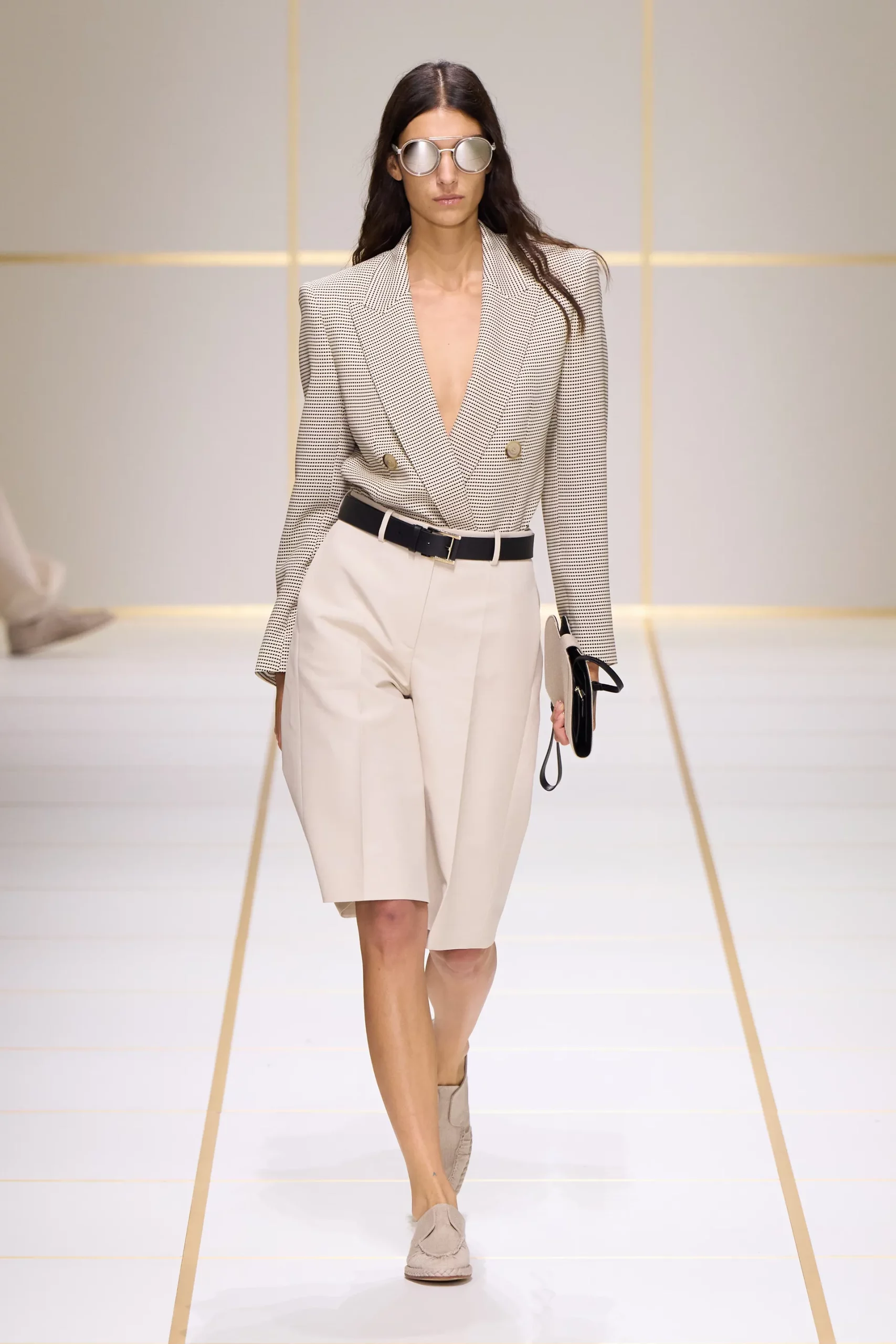 Giorgio Armani xuân hè 2027: “Evolution” và hành trình tiếp nối một di sản 2 00002 giorgio armani spring 2027 ready to wear credit gorunway scaled