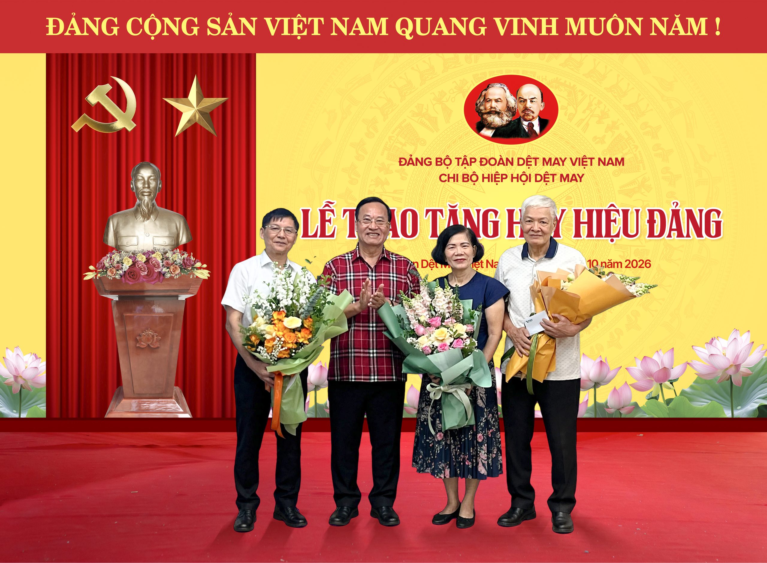 Chi bộ Hiệp hội Dệt May Việt Nam long trọng tổ chức Lễ trao tặng Huy hiệu Đảng 4 HH 3.2 scaled