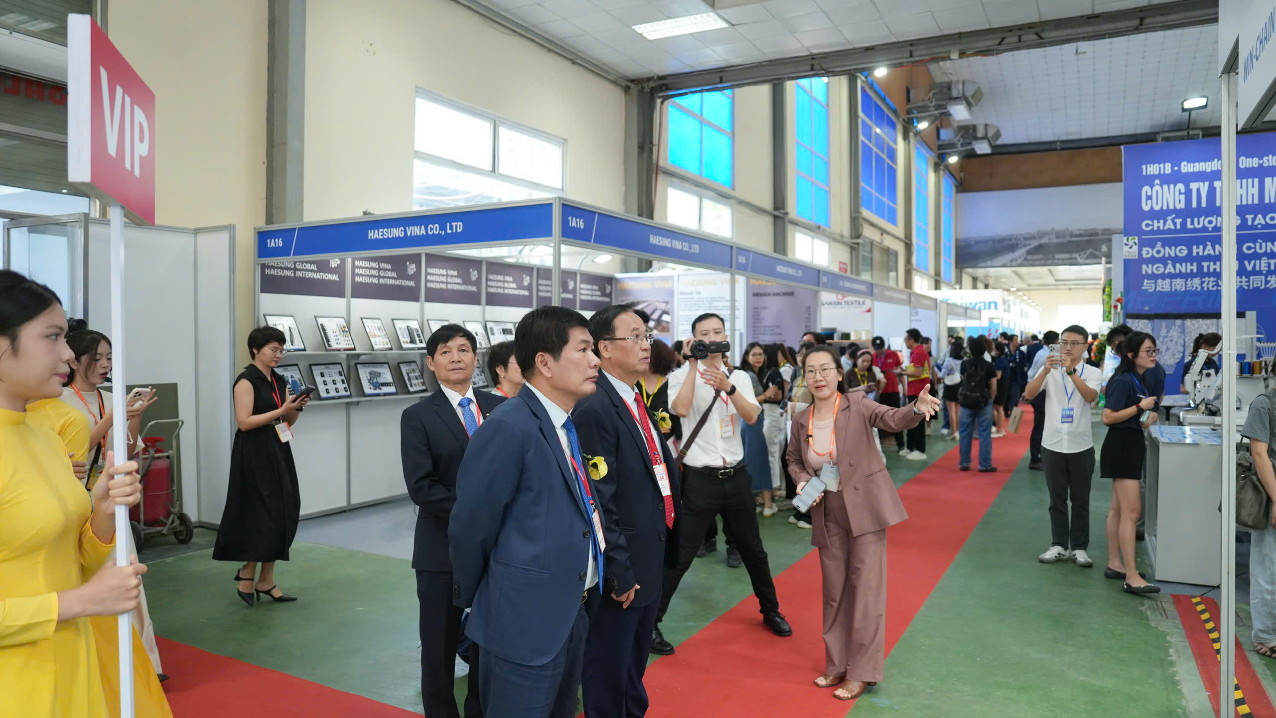 Khai mạc HanoiTex – HanoiFabric 2026: Kết nối công nghệ, mở rộng hợp tác cho doanh nghiệp dệt may 9 HanoiTex 2026 9